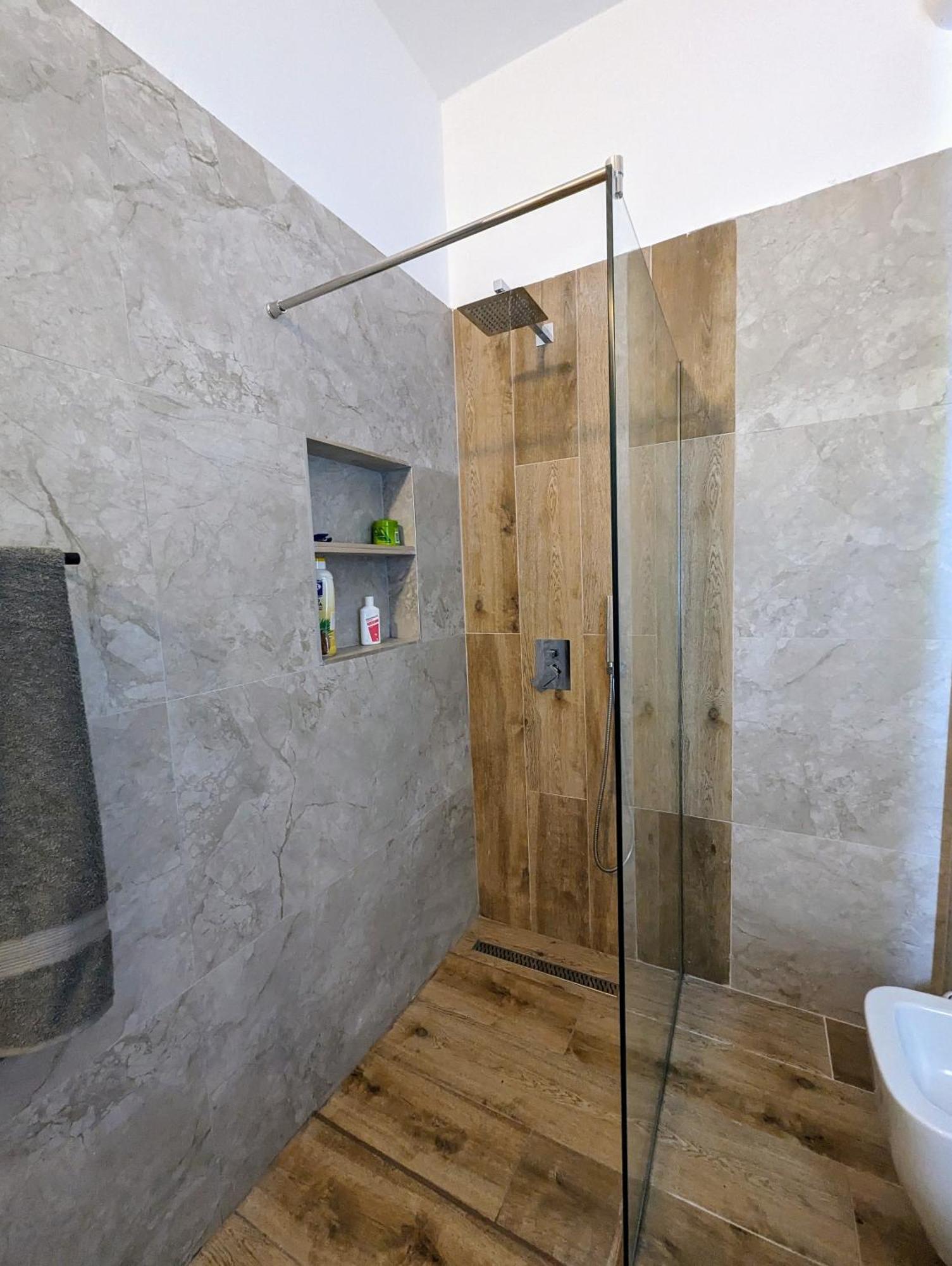 Nuovo E Moderno Con Vista Mare A Uji I Ftohte - Posto Auto Incluso Appartement